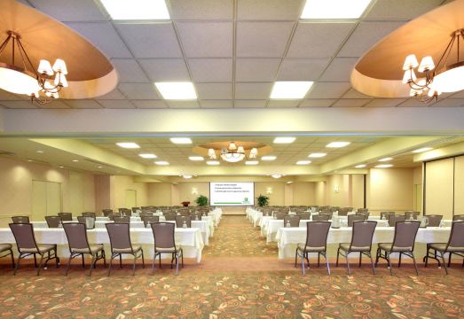 킴튼 알톤 로비