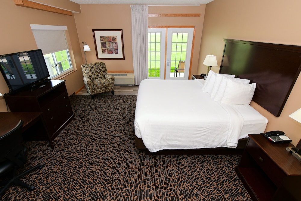 Cobblestone Inn & Suites - Denison Majestic Hills