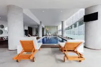 Doubletree by Hilton Mexico City Santa Fe - С бассейном