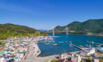 Tongyeong Saryangdo Crepas Pension