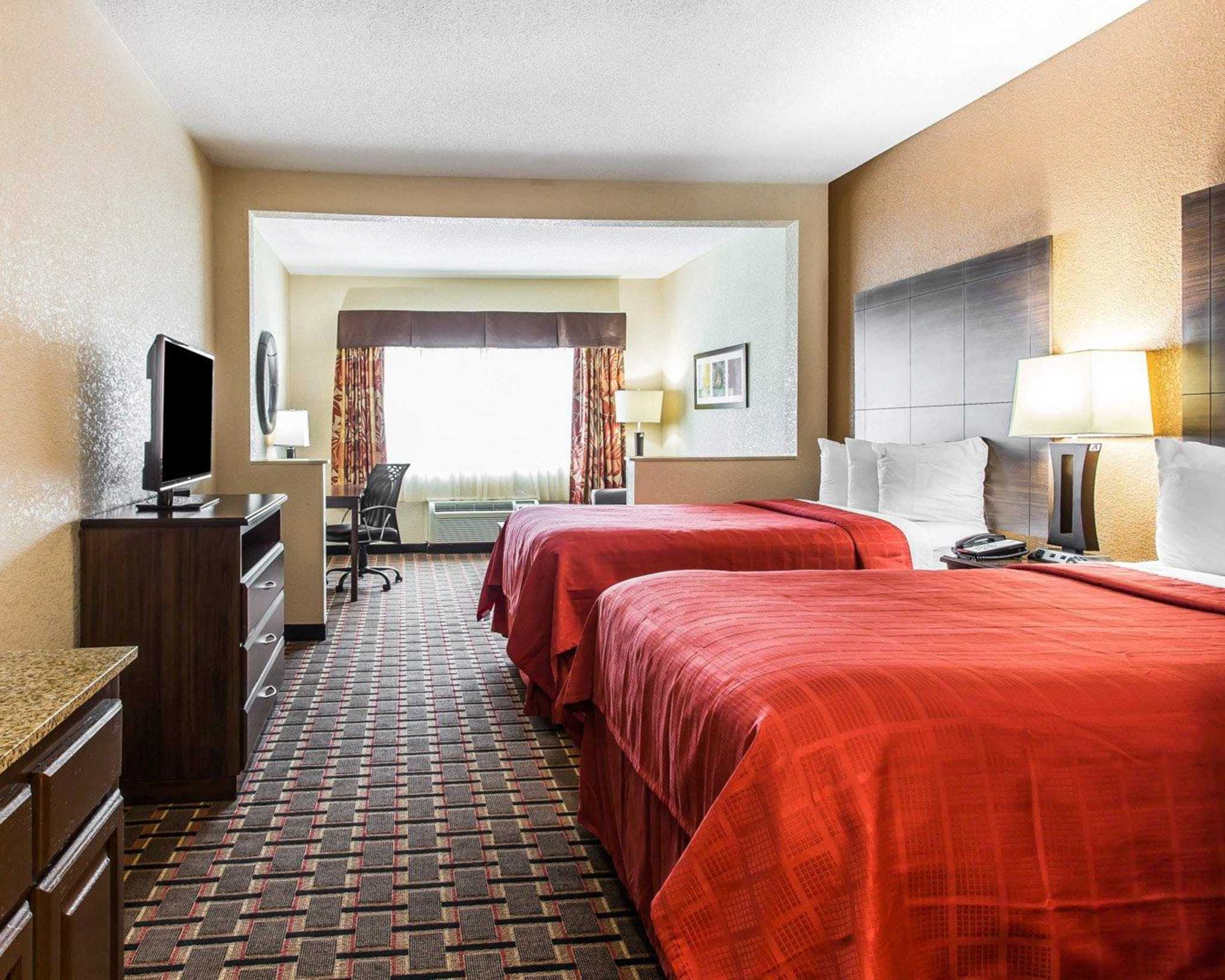 Quality Suites Convention Center - Hickory