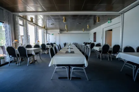 Innvik Fjordhotell Отели в г. Olden