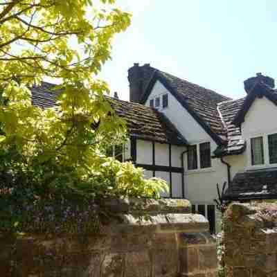 Ockenden Manor Hotel & Spa Hotel Exterior