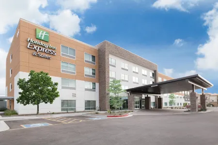 Holiday Inn Express & Suites Phoenix - Airport North