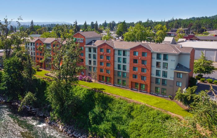 Holiday Inn Express PORTLAND SE - CLACKAMAS AREA by IHG