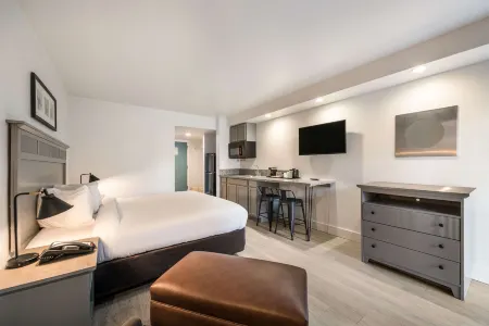 Suburban Studios Williamsburg Central Отели рядом с достопримечательностью «Tradewinds»