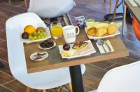 Kyriad Angers Ouest - BEAUCOUZÉ - breakfast