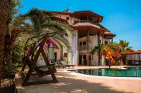 Murat Pasha Mansion - Bãi biển