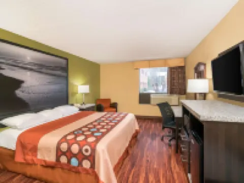 Super 8 by Wyndham Raleigh North East ローリーのホテル