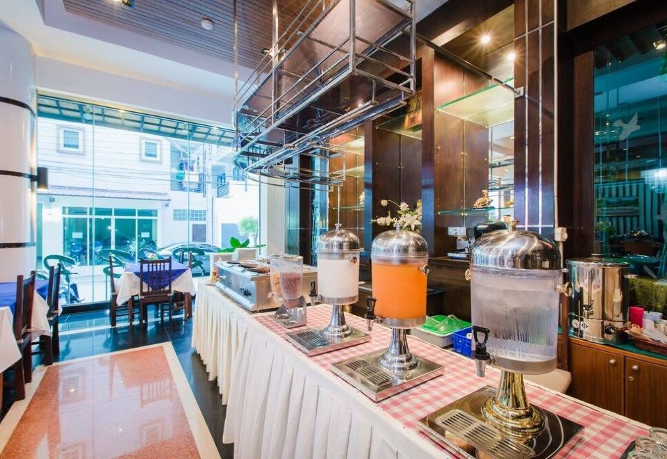 77 파통 호텔 앤 스파의 로비 모습