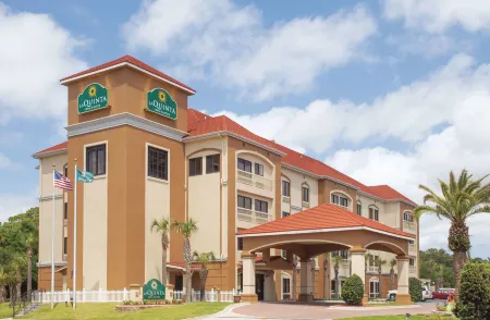 La Quinta Inn & Suites by Wyndham Fort Walton Beach Отели в г. Shalimar