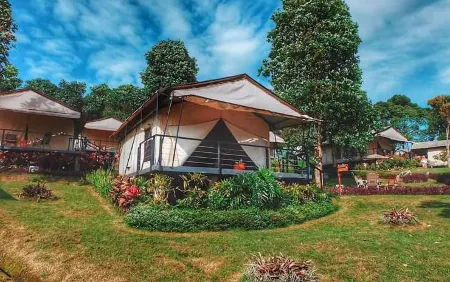 Trizara Resorts - Glam Camping Отели рядом с достопримечательностью «Farmhouse Susu Lembang»