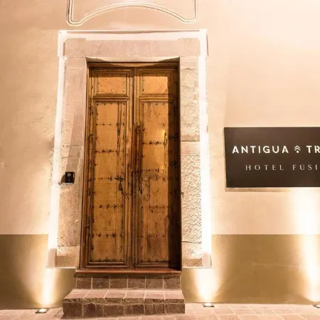 Antigua Trece Hotel Fusión