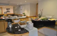 Road Lodge Cape Town International Airport - breakfast