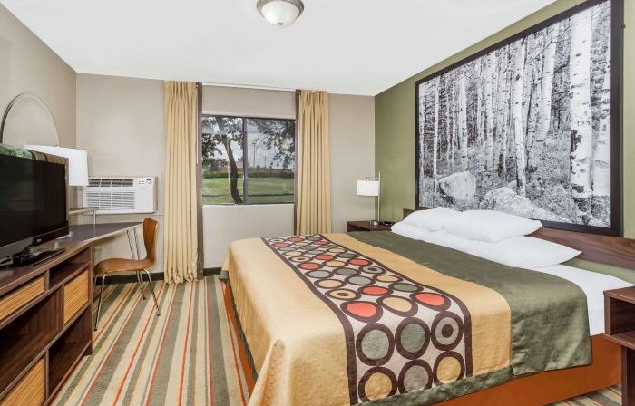 Super 8 by Wyndham Montrose