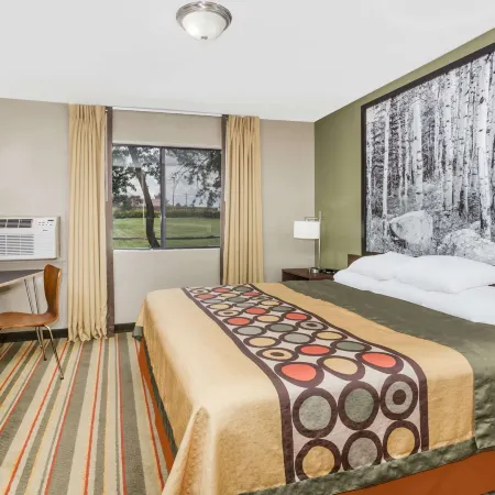 Super 8 by Wyndham Montrose