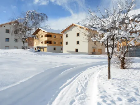 Pradas Resort - 2.5 Zimmer Premium Отели рядом с достопримечательностью «Ruina Riggenberg»