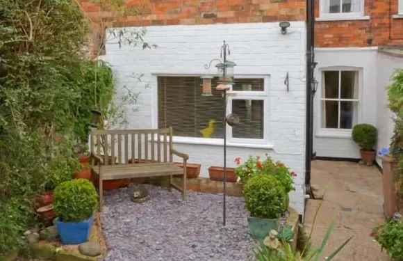 伊莉薩白之家酒店