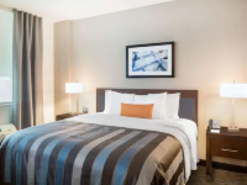 วินเกท บายวินด์แฮม สนามบินไมอามี โรงแรมในดอรัล