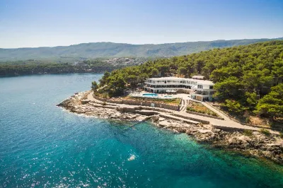 Fontana Bayside Park Hotels near Zlatni Rat Beach