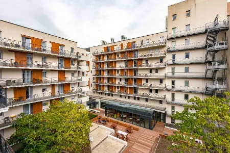 Apparthotel le Hüb Grenoble Отели в г. Сент-Эгрев