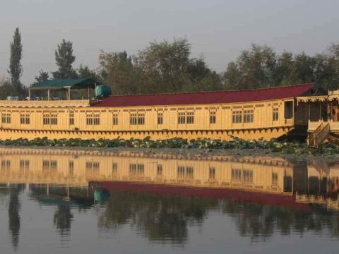 Mascot Houseboats