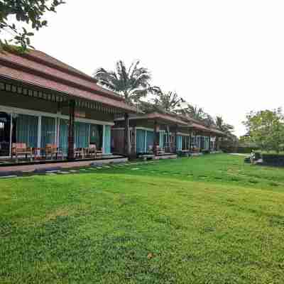 Keang Kluen Talay Resort Hotel Exterior