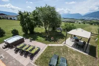 Albergo Bucaneve Hotels in Ronzone