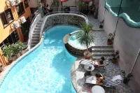 1775 Adriatico Suites - プール