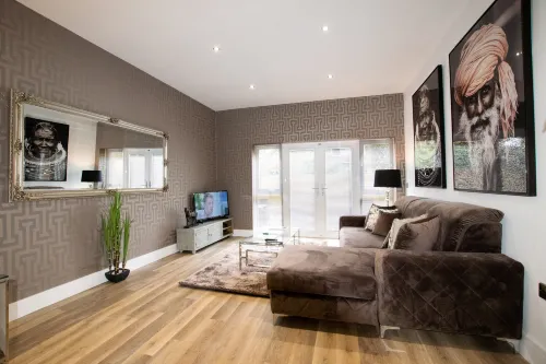 Your Apartment | Bristol Rowan Tree - No.2 - Condos