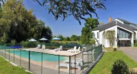 Golf Hotel Colvert - Room Service Disponible Hotel di Levernois