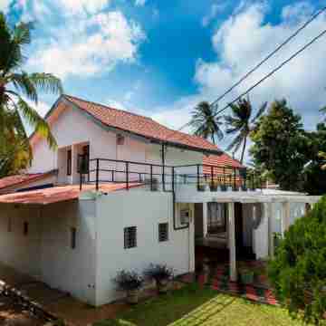 Dayanithi Guest House Hotel Exterior