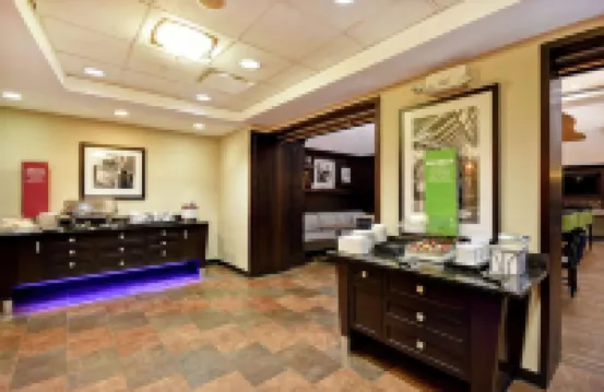 Hampton Inn & Suites Detroit-Canton