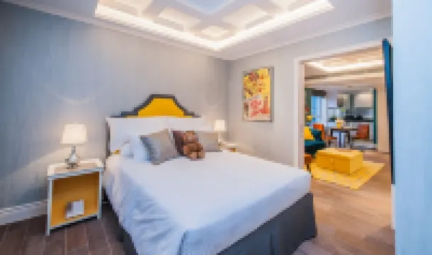 Hotel Madera Hollywood Hotel dekat Victoria Peak