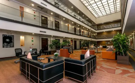 Altamira Village Hotel & Suites Отели рядом с достопримечательностью «Edificio Humboldt»