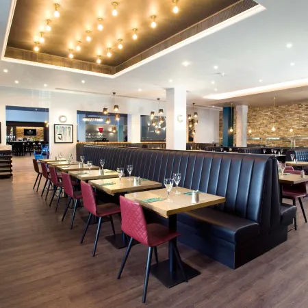 Sandman Signature London Gatwick Hotel