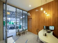 Mono Coliving Ngagel, Surabaya Hotels in Gubeng