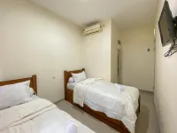 Nipa Guest House Near Universitas Widyagama Mitra RedDoorz Hotels in Tunjungsekar