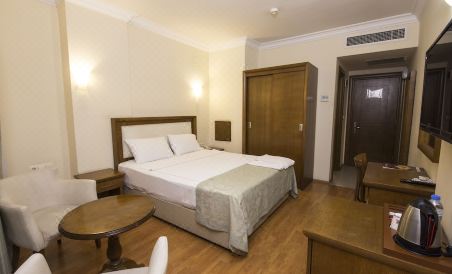 Tarbus Hotel - Housity