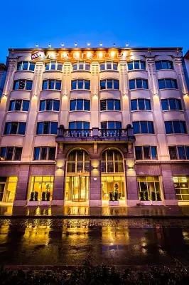 Hotel Mercure Brussels Centre Midi Hotel dekat Base Design Brussels