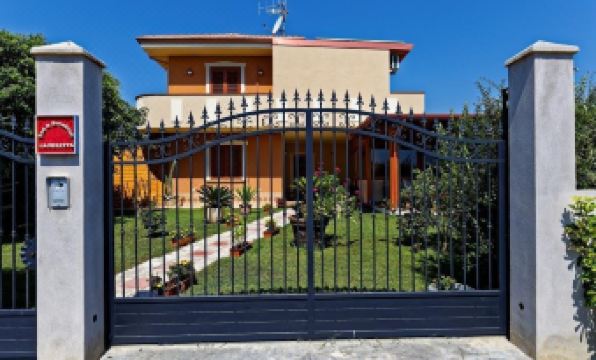 B&B Glass Paradise - Housity