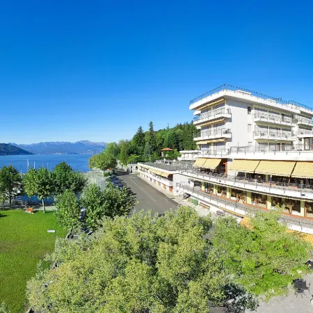 Hotel Europa Отели в г. Испра