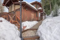 Wulf's Lodge at Olympic Valley Unwind in Hot Tub! Hotels in der Nähe von Gallery Keoki