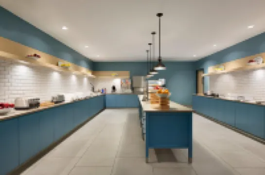 阿納海姆陽光海岸飯店，希爾頓啟繽精選