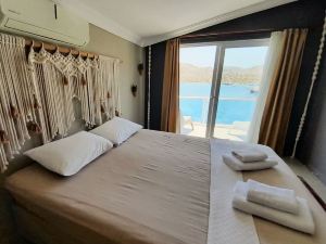 Cozy Flat with Sea View Near Beach in Bozburun