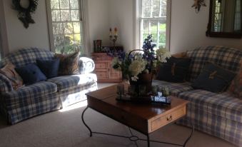 Blue Rooster Inn - Housity