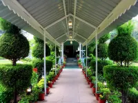 Greendale Resort Hotels in Pachmarhi