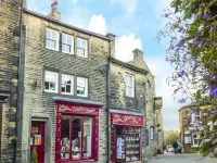 Clock View Hotels near Oxenhope Station - Keighley & Worth Valley Railway