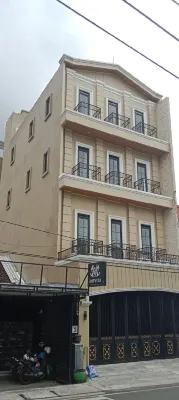 Shofa Boarding House Syariah Hotels in Klojen