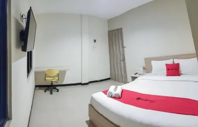 RedDoorz @ Galaxy Bumi Permai Surabaya Hotel di Semolowaru